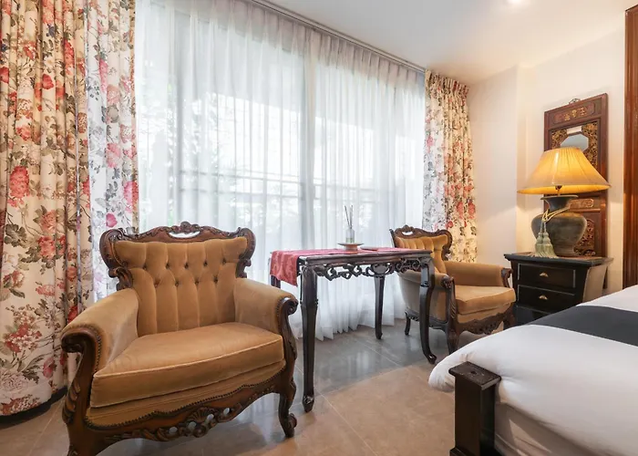 Homestay Star House Classic Style
